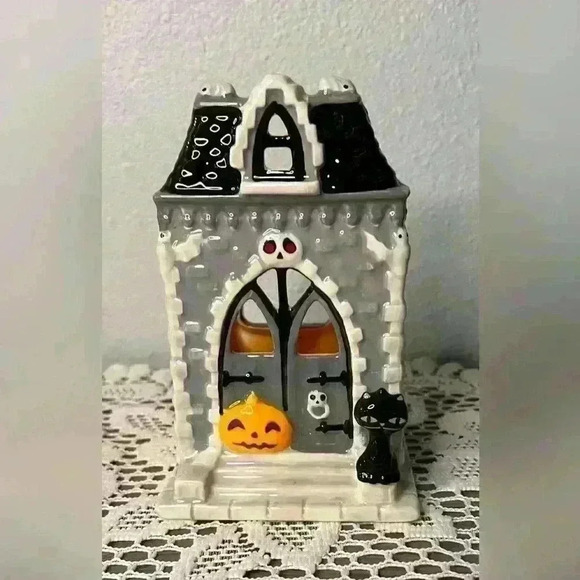 Bath & Body Works: Halloween Haunted House Ceramic Foaming Hand Soap Holder 2016 - Picture 1 of 6